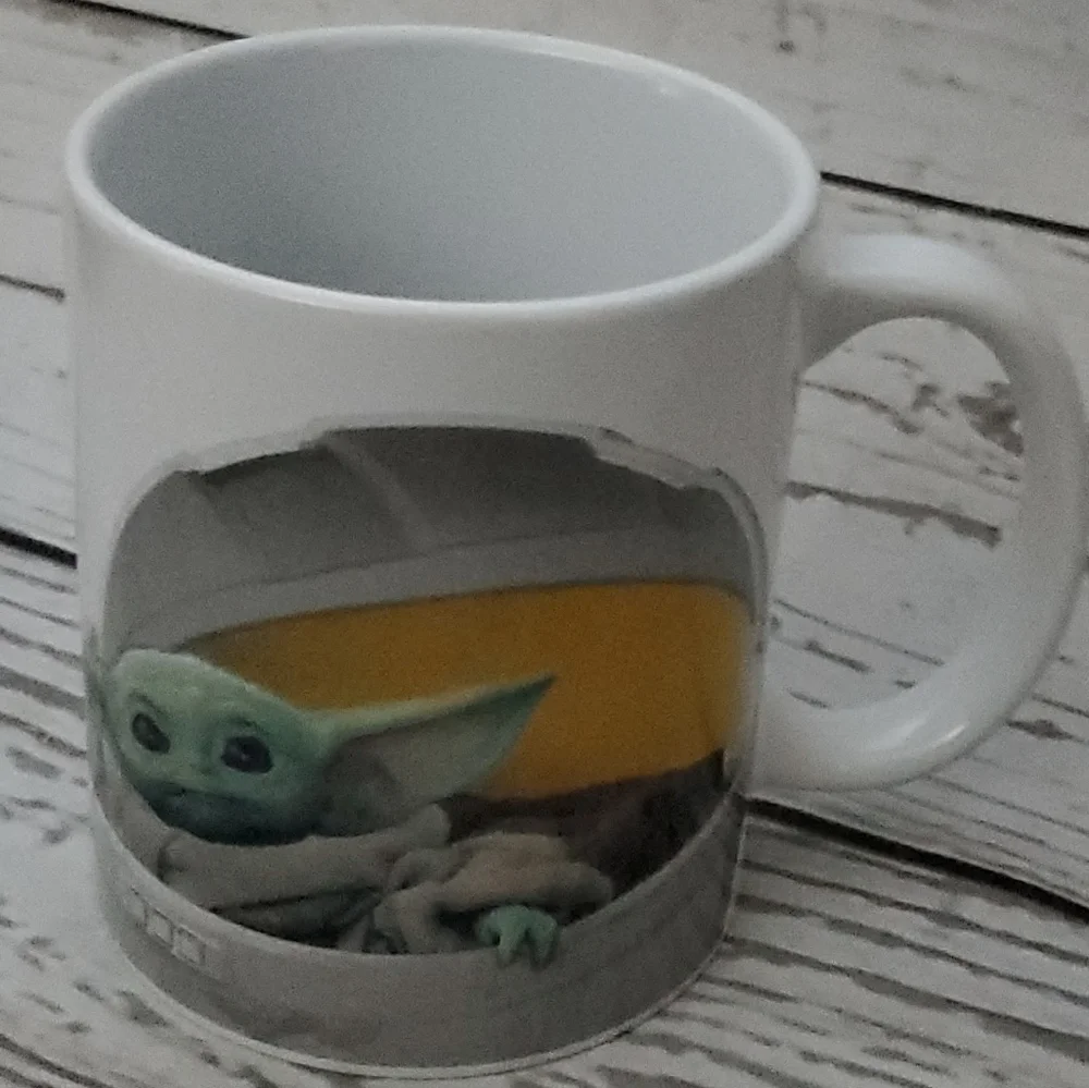 Star Wars The Mandelorian baby Yoda mug from Galerie